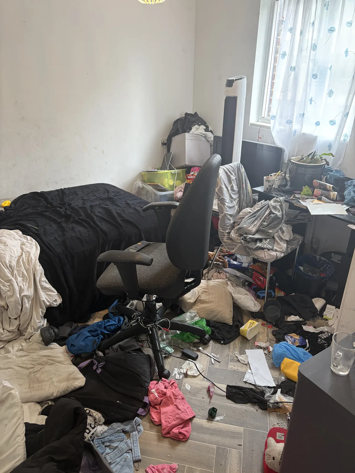 Bedroom before HomeGlow declutter and clean service