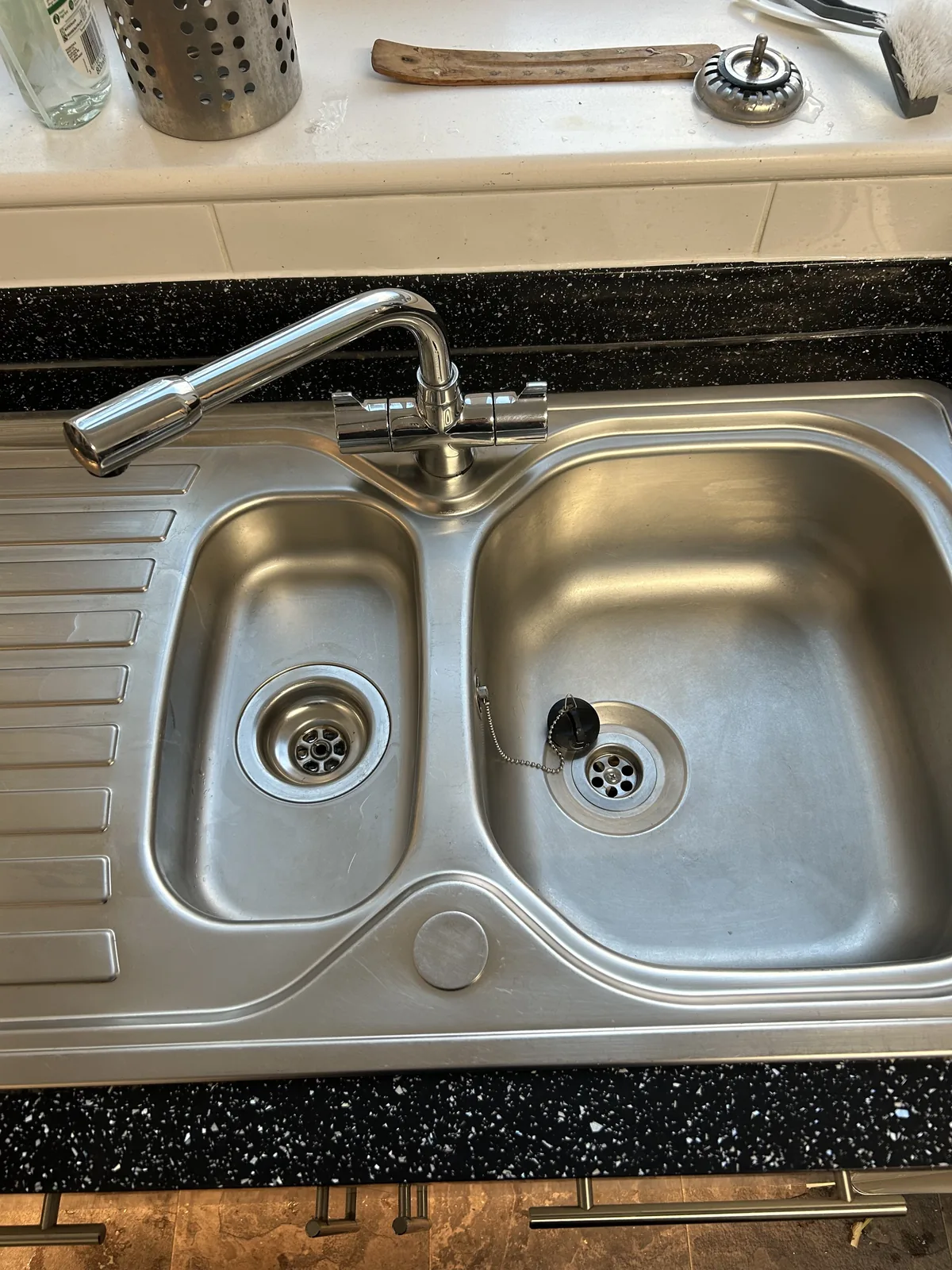 Same kitchen sink after cleaning